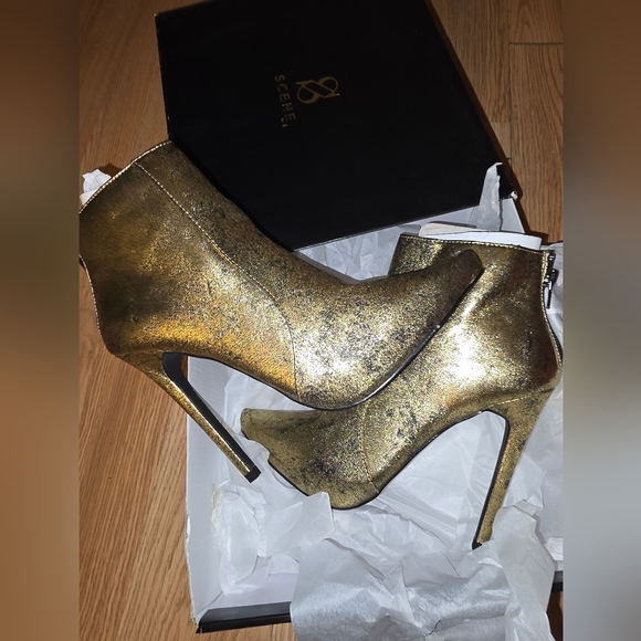 Gold Booties - Picture 5 of 8